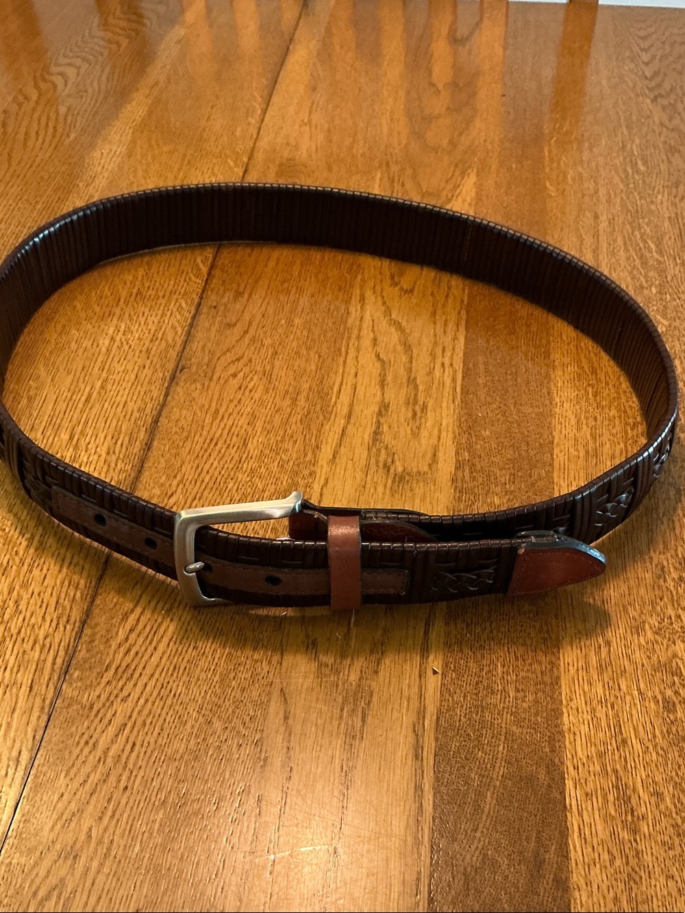 Men’s Tommy Bahama braided/looped leather belt. Size 36. Silver buckle. Like new